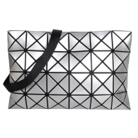 【ISSEY MIYAKE 三宅一生】BAOBAO 原色透光幾何方格4x6大格斜背包(銀/亮面)
