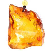 【JA-ME】天然琥珀原石帶皮開窗金絞白花蜜麒麟項鍊30.7克