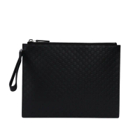 【GUCCI 古馳】Guccissima GG Logo 壓紋皮革附提把手拿包(黑色)