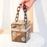 Creative New Little Daisy Acrylic Chain Women's Square Bag Box Fashion Transparent Handbag Bag 2023