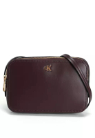 CALVIN KLEIN 商標飾物相機斜孭袋