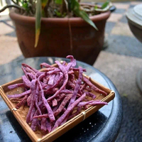 stik ubi ungu,|| khas padang,|| gurih, renyah || terasa ubi ungunya,||...