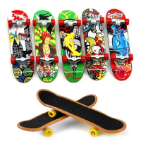 1/3/5pcs Mini Professional Skate Board Toys Cool Finger Sports Plastic Skateboards Creative Fingertip Toys for Parrots and Kids