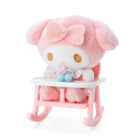 【SANRIO 三麗鷗】寶寶系列 造型玩偶附鍊&amp;嬰兒搖椅 美樂蒂