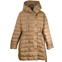 【BURBERRY 巴寶莉】WITLEY 英系英倫風繫腰帶連帽長版輕便羽絨外套(卡其)