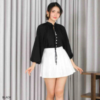 Farra Blouse Button Hitam dengan Desain Elegan dan Detail Kancing yang Menawan
