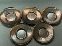 日本手工造純銅杯托五個，全新未使用銅質厚重，紋路清晰。底部有