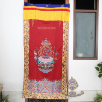 【利眾福澤之家】尼泊爾進口藏式門簾 錦緞繡花手工吉祥八寶圖案1入
