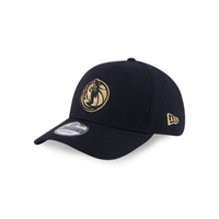 หมวกยูนิเซ็กส์ DALLAS MAVERICKS YEAR OF THE HORSE 9FORTY สี BLACK