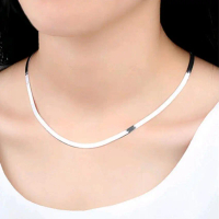 Kalung Wanita Titanium Pipih Silver ( Necklace Ular Kekinian 2,5 mm )