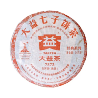 【茶韻】普洱茶2010年大益7572-001熟茶餅357g一餅 茶葉禮盒(附茶樣10g.收藏盒x1.可提袋)