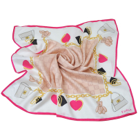 FURLA 日本製品牌經典包包鍊條圖騰字母LOGO絲質大帕領巾(桃粉紅/白色系)