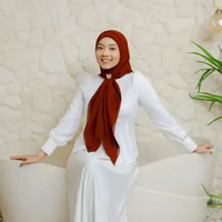 Zoya Kamaniya Scarf - Kerudung Hijab Segi Empat Merah Ati