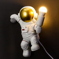 北歐創意宇航員太空人客廳臥室床頭書桌臺燈兒童房裝飾壁掛夜燈