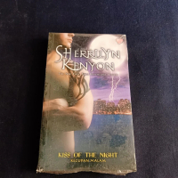NOVEL SHERRILYN KENYON KECUPAN MALAM