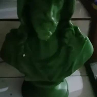 patung kepala Yesus besar