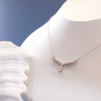 Serén Lace Arc Moissanite Necklace