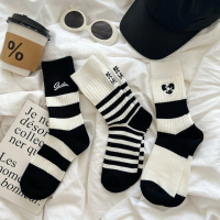 ถุงเท้า MIU SOCKS STUDIO ลายขวาง สีสดใส สำหรับผู้หญิง - Lady