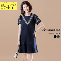連身洋裝--典雅撞色條紋V字造型拼接蕾絲袖圓領短袖連身裙(黑.藍L-3L)-D584眼圈熊中大尺碼
