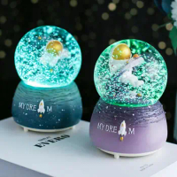 Music Snow Globe Useful Multi-purpose Delicate Astronaut Figurine Snow Globe for Kids Crystal Snow Globe Snow Globe