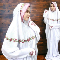 MUKENA DEWASA PUTIH TERUSAN BORDIR MOTIF BUNGA HITAM | MUKENA LAJURAN/LANGSUNGAN PANJANG SANTRI MUSL