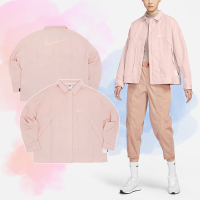 Nike 外套 NSW Swoosh 女款 粉紅 白 寬鬆 尼龍 工裝 襯衫外套 小勾 FD9929-601