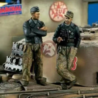 1/35 Scale Tank Crewmen Relaxing Historical Military (2 Figures) Resin Figure Model Kit Diecast Toy Diorama Garage kit