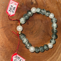 Gelang mutiara kaca dengan charm bola lampion