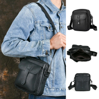 【LEESA】真皮男包包\时尚迷你小背包\手機包\攜便包\黑色包包\斜背包\日本包包\牛皮側背包\情侶包包