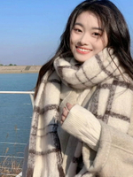 超溫柔米色氛圍感格子圍巾新款保暖女冬季圍脖情侶韓系氛圍感