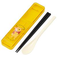 小禮堂 迪士尼 小熊維尼 日製 盒裝兩件式餐具組 匙筷 塑膠餐具 環保餐具 (黃 抱抱)