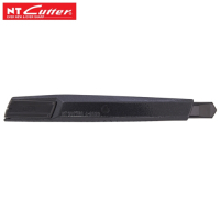 日本NT Cutter Premium 2A型美工刀PMGA-EVO2(刀片自鎖,碳黑金屬刀身,30°高碳鋼黑刃)左撇子也能使用的左右兩用設計