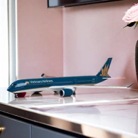 47CM 1/142 Scale Airplane Airbus A350 Dreamliner Aircraft Vietnam Airlines Model With LED Light and 