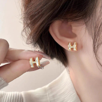 High-end exquisite letter H silver needle earrings, simple temperament personality design earrings, 