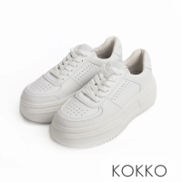 【KOKKO 集團】超輕量厚底軟Q休閒鞋(白色)