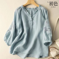 初色  落肩七分袖寬鬆棉麻V領木耳領刺繡上衣-共4色-68253(M-2XL可選)