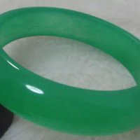 Beautiful Emerald Green Nephrite Jade Bangle Bracelet