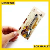 hiasan dashboard gitar bob marley Miniatur gitar bob marley 1:12