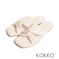 【KOKKO 集團】扭結柔軟手感綿羊皮美型平底拖鞋(白色)