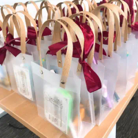 10Pc Semi Transparent PVC Frosted PP Handbag Christmas Gift Packing Candy Bridesmaid Wedding Souvenir Flower New Year Gift Bag