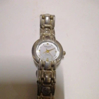 นาฬิกาผู้หญิง แบรนด์ชื่อ Omax H8046 มือสอง