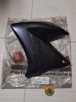 SCOOP AIR / SAYAP KIRI BAWAH TANGKI YAMAHA VIXION OLD MERAH / BIRU / ABU / HITAM ORIGINAL YGP ABU
