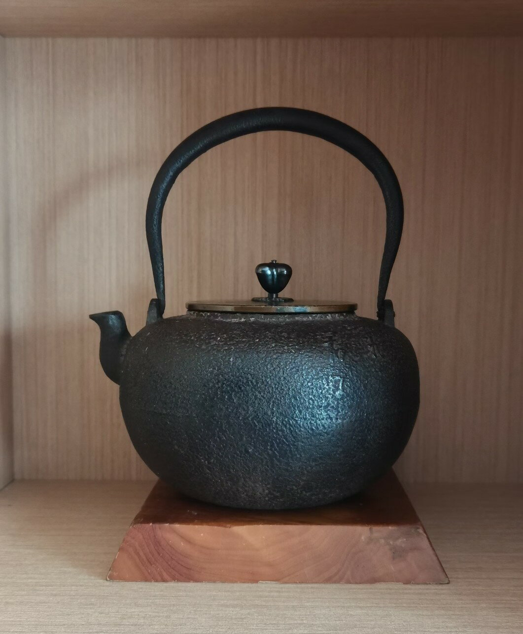龍文堂造 鉄瓶 龍文堂 造『鉄瓶』 ｜骨董品買取 緑和堂