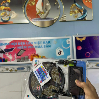 Đèn led dán RGB có keo 5m có khiển, có nguồn sẵn 12v 3a