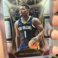 Panini NBA Select บาสเกตบอล คาร์ด Zion Williamson รุ่น 1 ของ New Orleans Pelicans สำหรับแฟนๆ บาสเกตบ