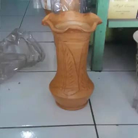 guci terbuat dari tanah liat