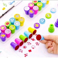 Harga per 4 pcs Mainan anak stempel karakter bulat kecil murah lucu stempel karakter