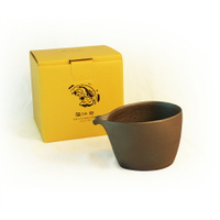 老岩泥六式茶海(左)