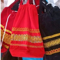 tas uncang sirih Minang dan Melayu bahan beludru merah premium dihias dengan renda mas pink