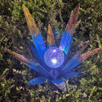 2Pcs Metal Agave Garden Sculpture Hand Painted Metal Agave Garden Ornaments Multi-Color LED Solar Light Tequila Plant Home Decor